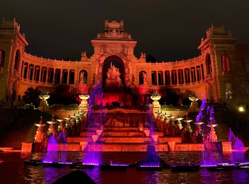 Féeries lumineuses pour les 150 ans du Palais longchamp à Marseille