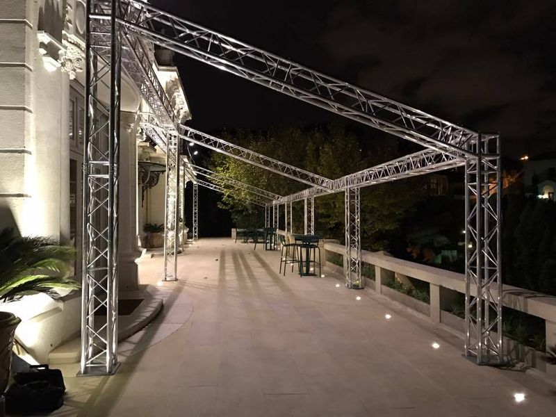 Vente de grill scènique ASD sur mesure à la Villa Gaby sur Marseille