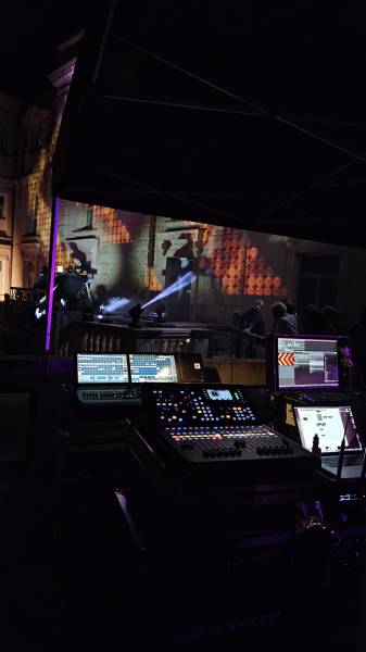 Prestation technique son, lumière, vidéo Concert Radio Nostalgie Génération 80 au Château de La Buzine