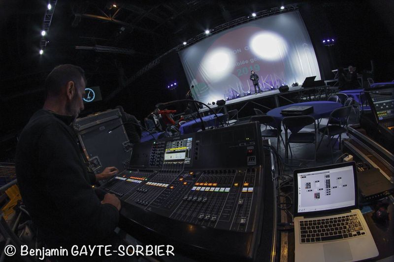 Convention de NU SKIN au Palais des Sports de Marseille