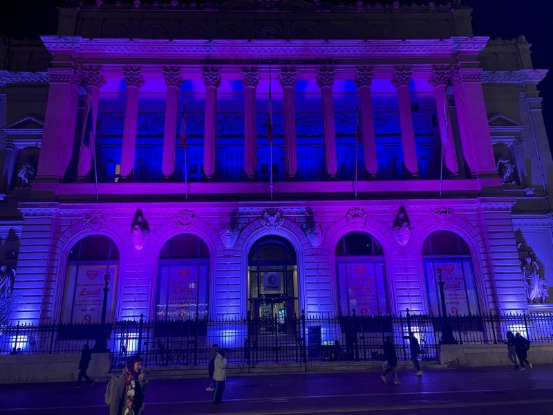 Illumination du Palais de la Bourse pour le compte de la Chambre de Commerce de Marseille.