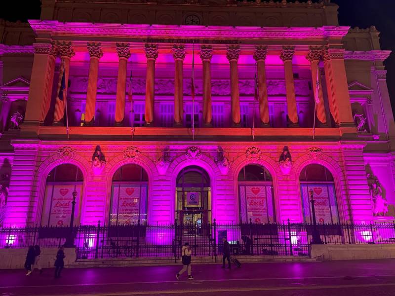 Illumination du Palais de la Bourse pour le compte de la Chambre de Commerce de Marseille.