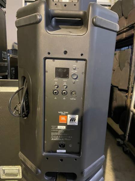 Location enceinte amplifiée JBL EON 715. 24 Enceintes en stock de 1000W