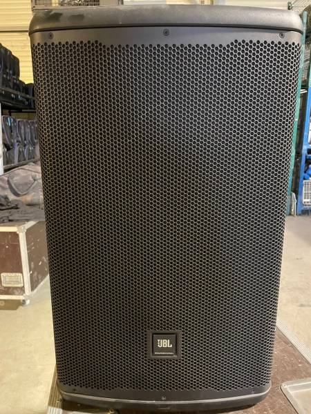 Location enceinte amplifiée JBL EON 715. 24 Enceintes en stock de 1000W