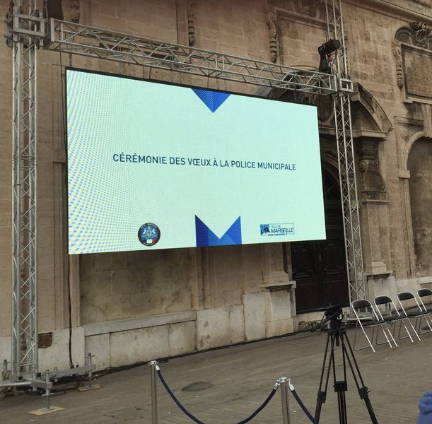 Location écran led plein jour pour événements sportifs, meetings politiques, concerts, défilés de mode, salons aix en provence