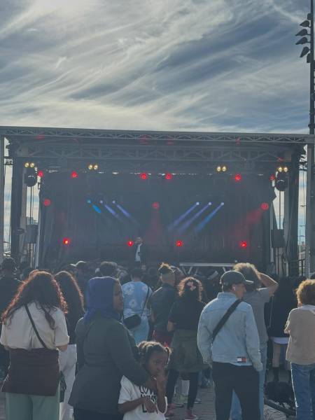 Prestation globale La fete des centres sociaux 2025 devant l'hotel de ville de Marseille