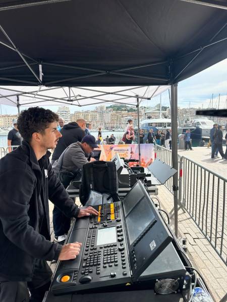 Prestation globale La fete des centres sociaux 2025 devant l'hotel de ville de Marseille