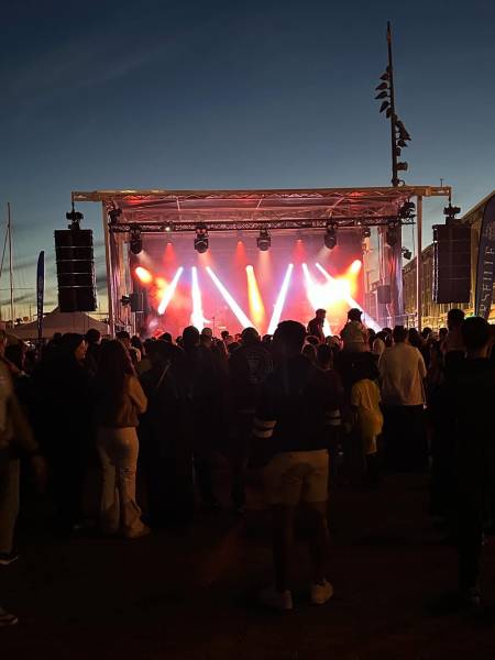 Prestation globale La fete des centres sociaux 2025 devant l'hotel de ville de Marseille