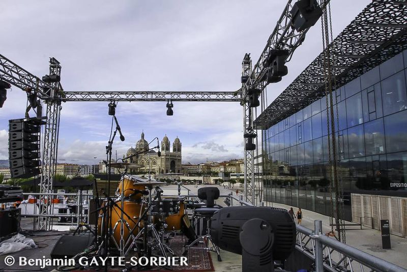 Clôture du Son des Guitares sur l'esplanade du Mucem à Marseille