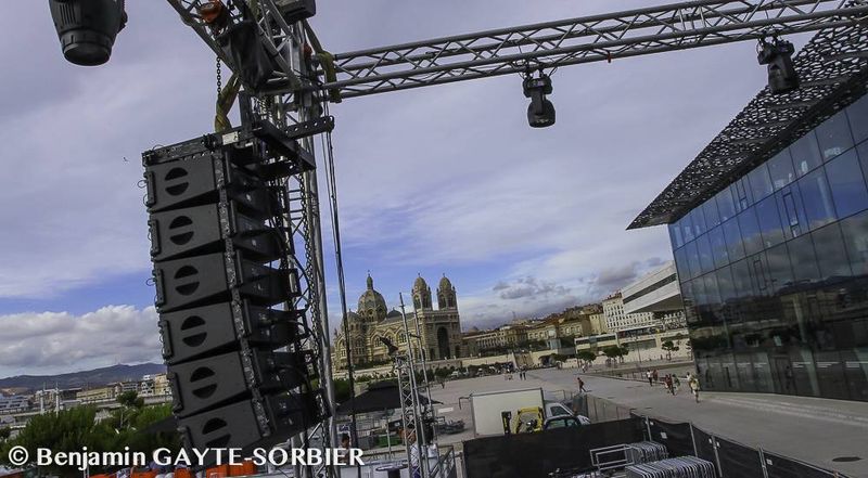 Clôture du Son des Guitares sur l'esplanade du Mucem à Marseille