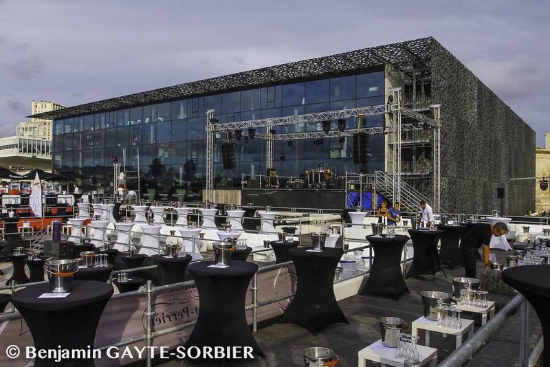 Clôture du Son des Guitares sur l'esplanade du Mucem à Marseille
