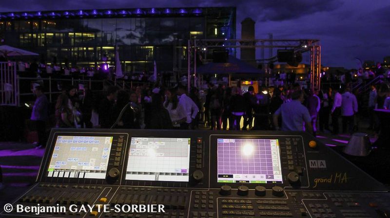 Clôture du Son des Guitares sur l'esplanade du Mucem à Marseille