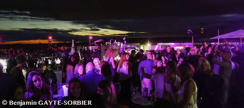 Clôture du Son des Guitares sur l'esplanade du Mucem à Marseille