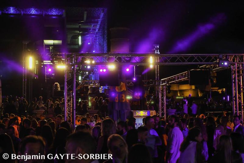 Clôture du Son des Guitares sur l'esplanade du Mucem à Marseille