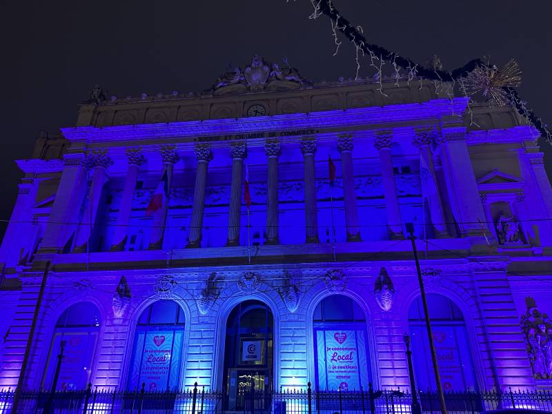 Prestation technique des illuminations de Noël Palais de La Bourse Marseille. 