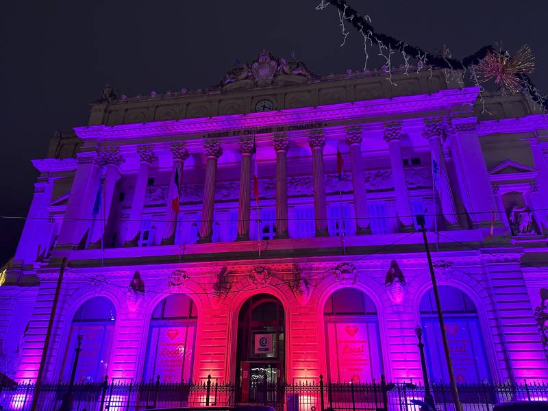 Prestation technique des illuminations de Noël Palais de La Bourse Marseille. 