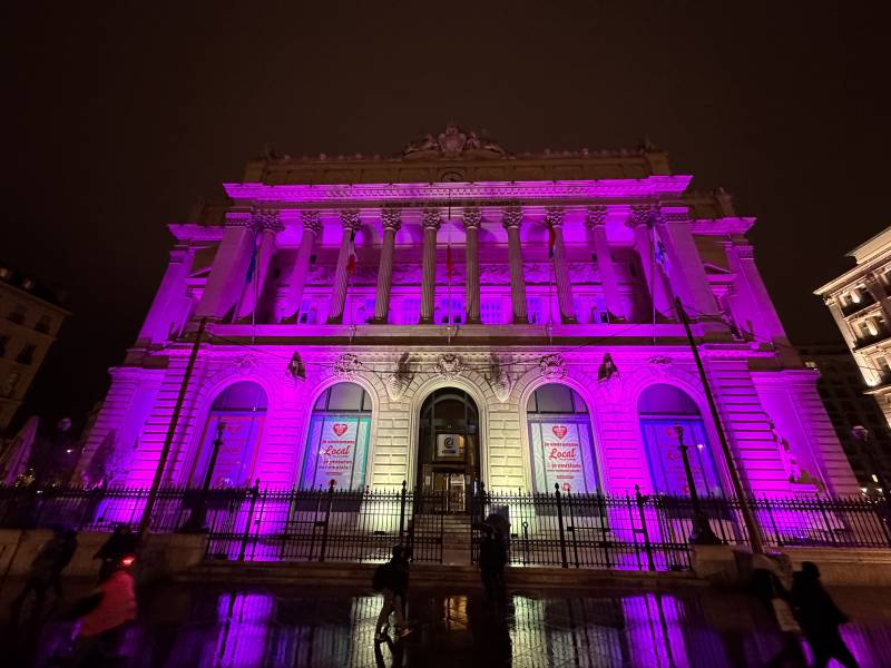 Prestation technique des illuminations de Noël Palais de La Bourse Marseille. 