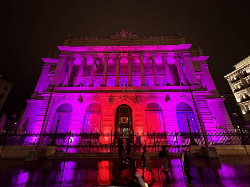 Prestation technique des illuminations de Noël Palais de La Bourse Marseille. 
