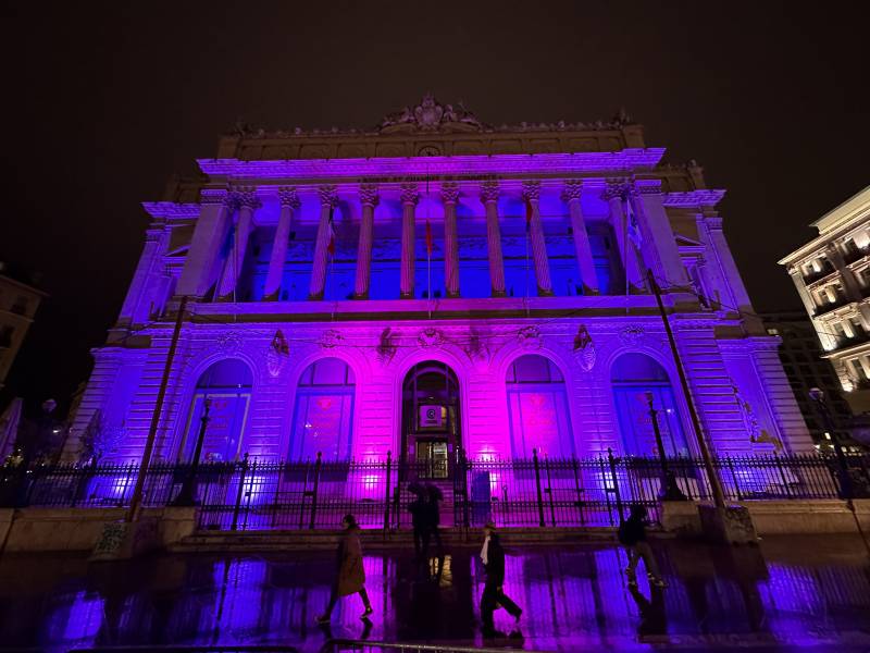 Prestation technique des illuminations de Noël Palais de La Bourse Marseille. 