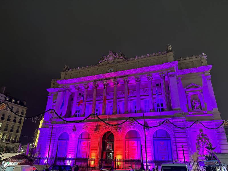 Prestation technique des illuminations de Noël Palais de La Bourse Marseille. 