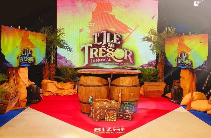 Nouveau : studio de tournage MEDIACOM STUDIO 13