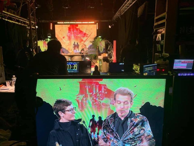 Nouveau : studio de tournage MEDIACOM STUDIO 13