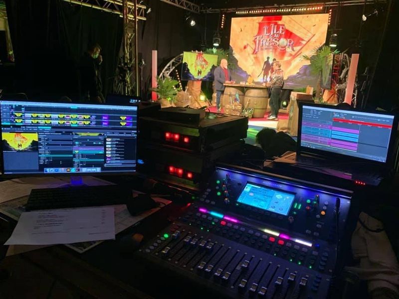 Nouveau : studio de tournage MEDIACOM STUDIO 13