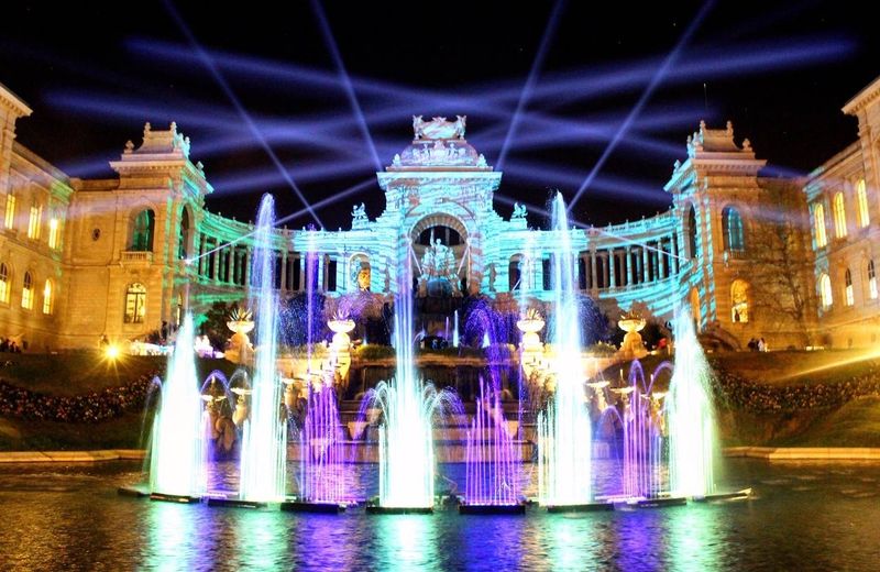 Féeries lumineuses pour les 150 ans du Palais longchamp à Marseille