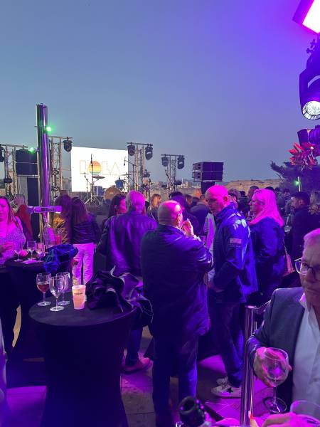 Les Régalades au Novotel Marseille le 7 mai 2025 avec le groupe LOLA