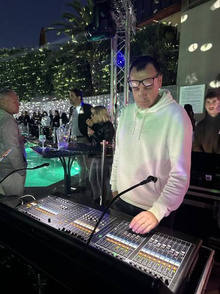 Les Régalades au Novotel Marseille le 7 mai 2025 avec le groupe LOLA