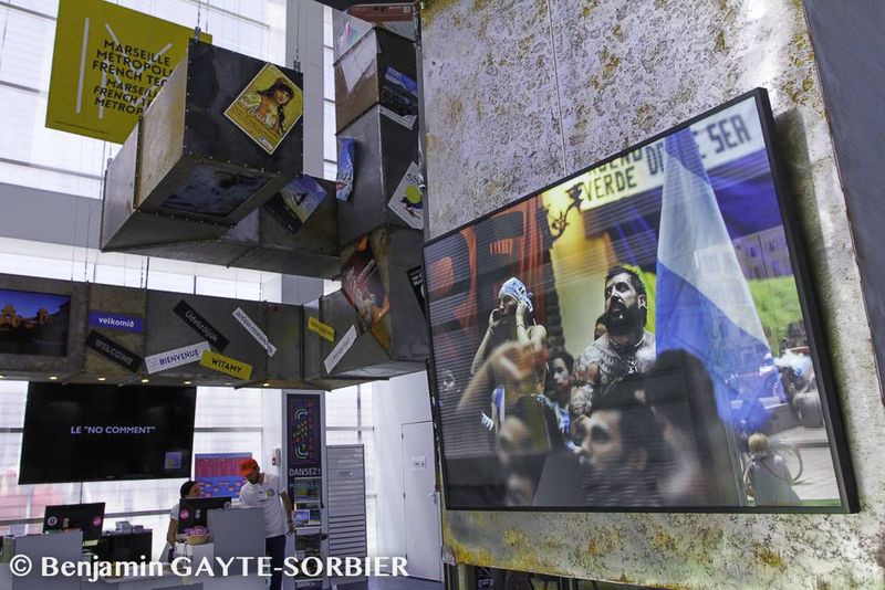 cube M location écran led 75 pouces vieux-port marseille